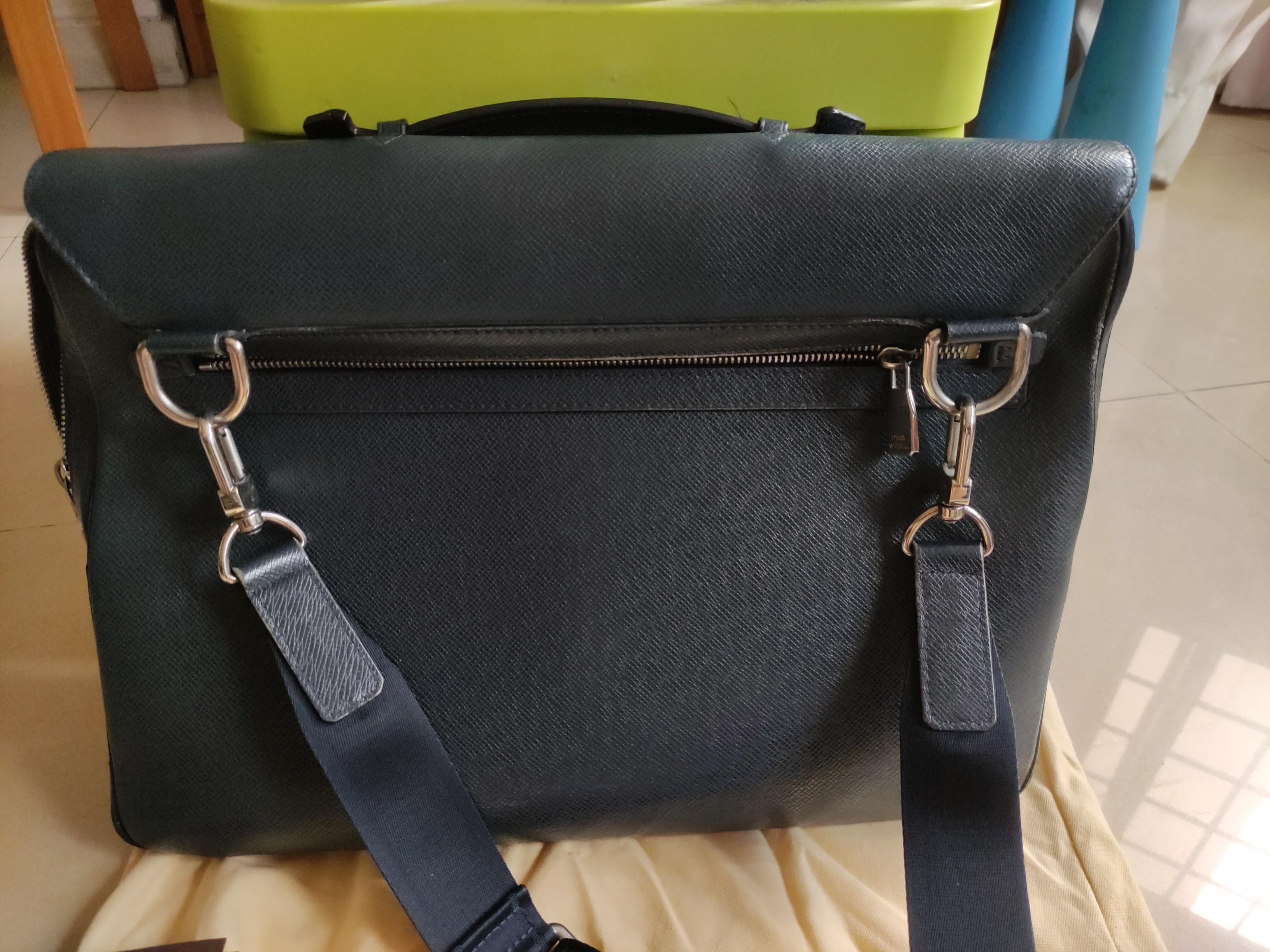 Louis Vuitton - Vassili PM Taiga Leather Briefcase Noir