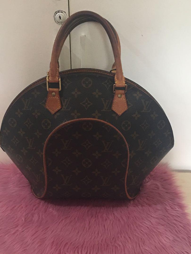 LV Ellipse (Category: Luxury Bags & Wallets) located in Quezon City. Submitted by sunshine0701 (Listing ID 1064932757, Image 3). Description: Rank AB- B with cracks on handles . canvass in good condition.