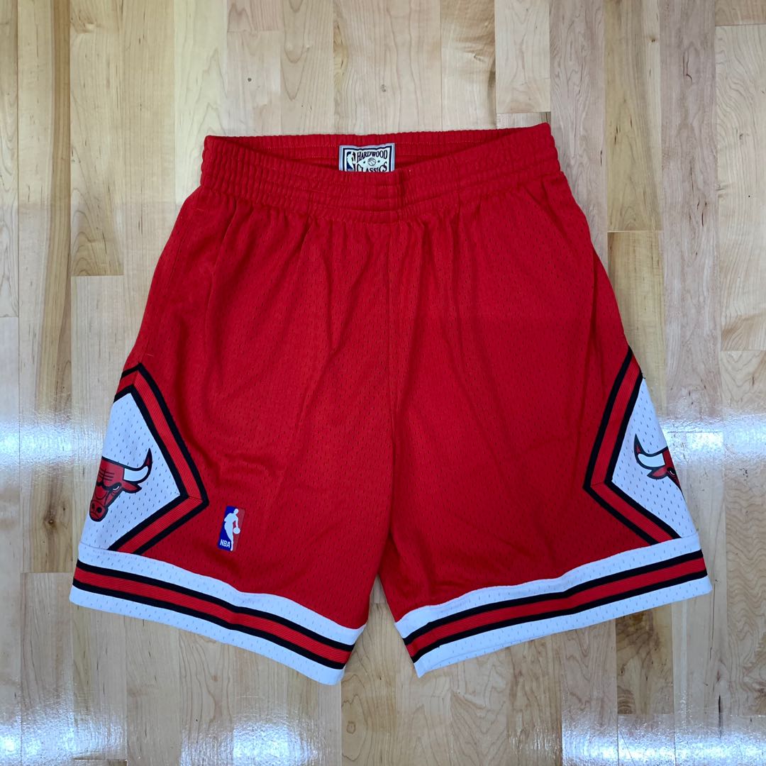 100% Authentic 97 98 Chicago Bulls Mitchell Ness Swingman Shorts L
