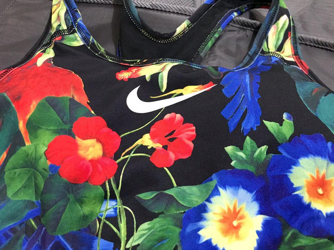Nike swoosh deals hyper femme