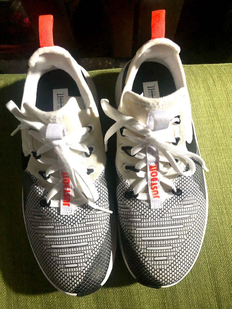 Nike WMNS Free TR 8 white black total crimson white Rubbershoes
