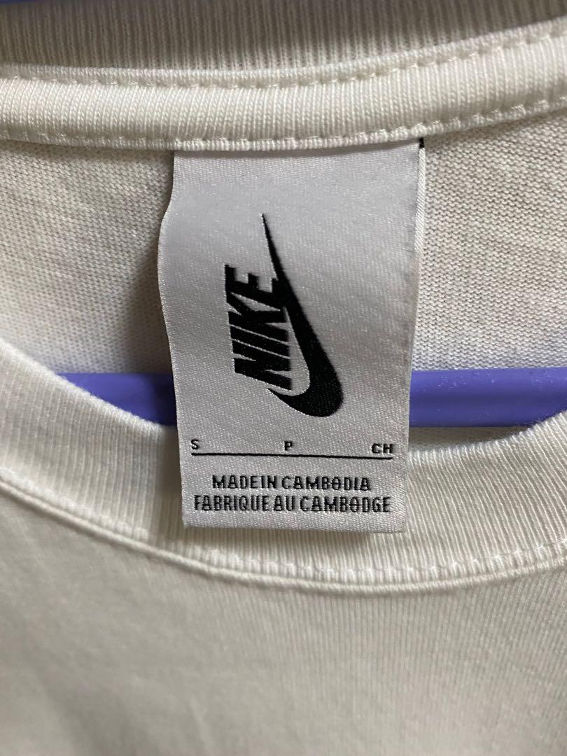 Nikelab tee (Category: Tshirts & Polo Shirts) located in Singapore. Submitted by lightsout_ (Listing ID 1065013521, Image 2). Description: nikelab swoosh tee size S Boxy fit, high quality tee PM for more info.
