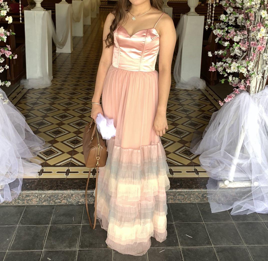 Pink Long Gown (Category: Evening dresses & gowns) located in Quezon City. Submitted by tonscollection (Listing ID 1065024028, Image 1). Description: Only used once Adjustable Good condition Pm for inquiries.