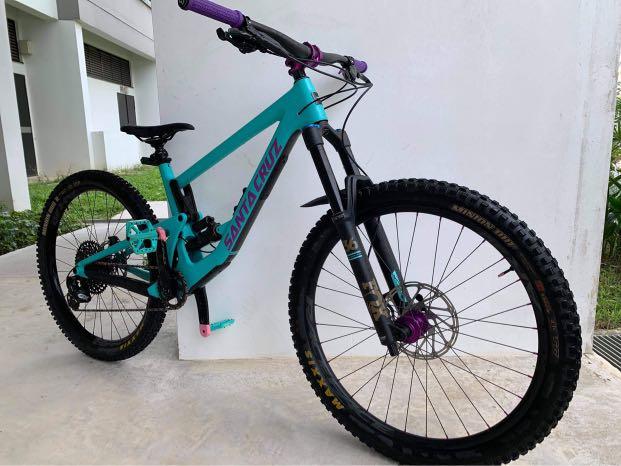 (Sold) Santa Cruz Bronson CC V3 (Category: Bicycles) located in Quezon City. Submitted by fletch06 (Listing ID 1064921329, Image 1). Description: Please message me for further details.