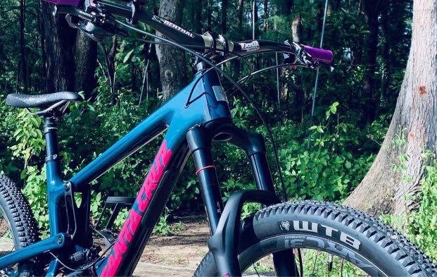 (Sold) Santa Cruz Nomad CC V4 (Category: Bicycles) located in Quezon City. Submitted by fletch06 (Listing ID 1064921886, Image 1). Description: Pls do message me for further details, thanks..
