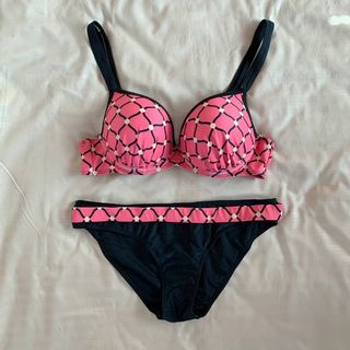 (Category: ) located in . Submitted by daisyclothesandstuff (Listing ID 1064928381, Image 1). Description: .