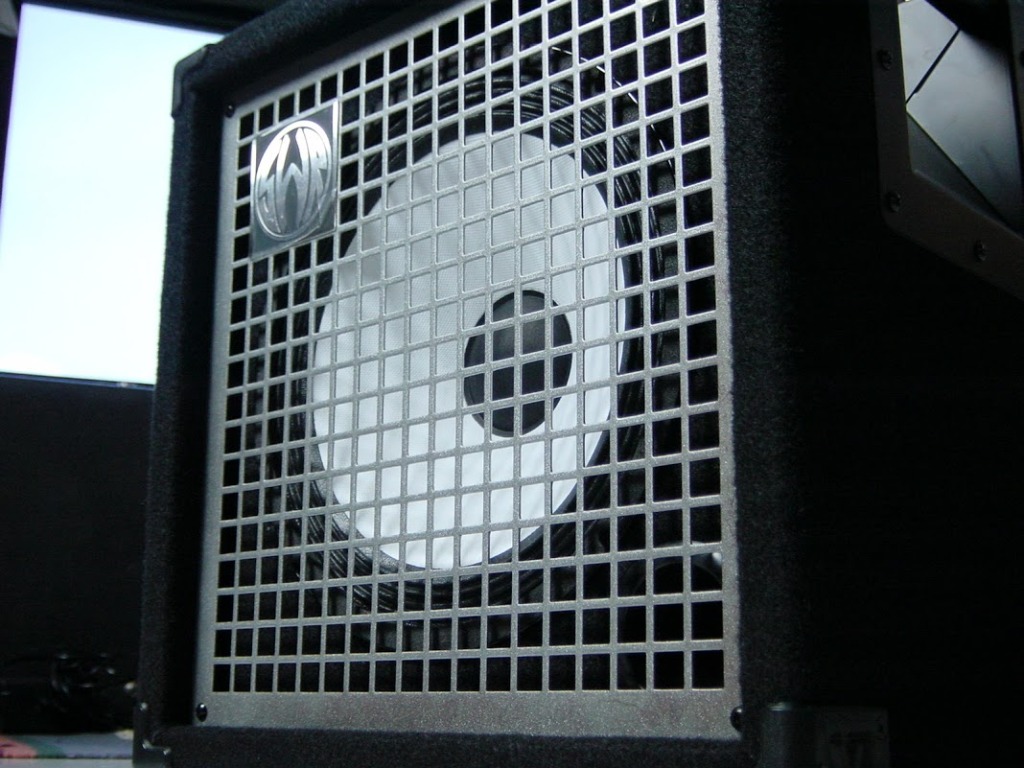SWR LA10 Bass Amp for sale!, Hobbies & Toys, Music & Media, Music 