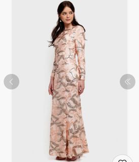 (Category: ) located in . Submitted by ezzatywardrobe (Listing ID 1064930826, Image 1). Description: .