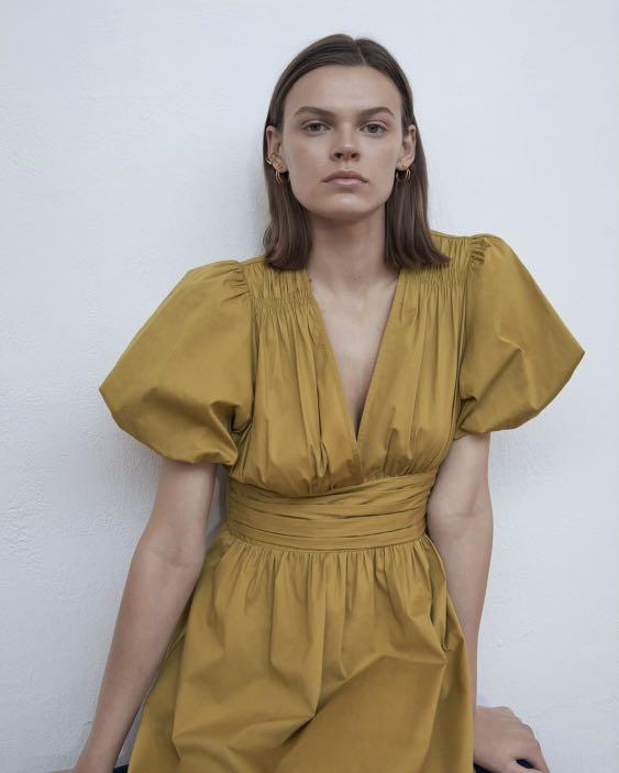 ZARA POPLIN DRESS (Category: Dresses) located in Caloocan City. Submitted by stuzzz93 (Listing ID 1064974246, Image 1). Description: ZARA POPLIN DRESS Available: XS (fits up to Small) SELLING PRICE: Php 1900.00 ONLY ORIGINAL PRICE: Php 2495.00 DM to Order.