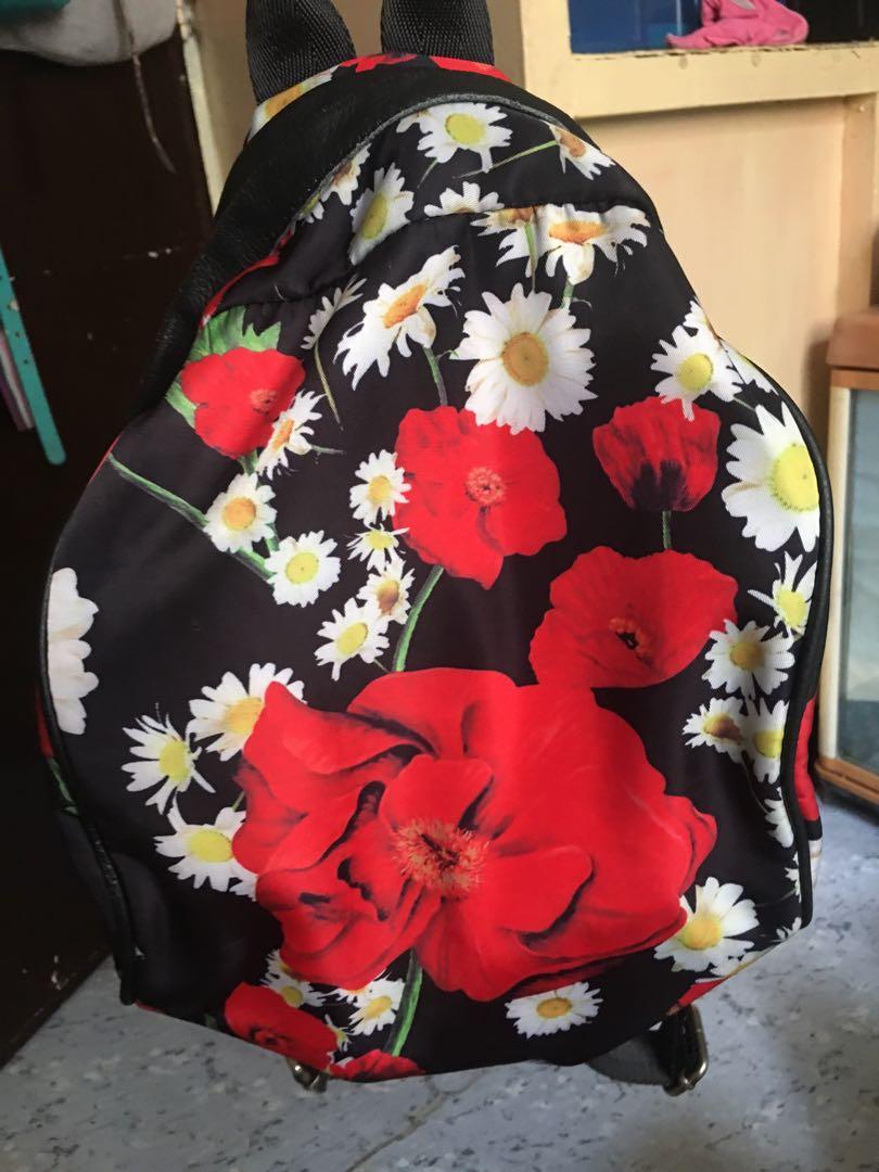 Backpack (Category: Backpacks) located in Malabon City. Submitted by kavellanida (Listing ID 1065220413, Image 3). Description: Sale/swap All pristine condition .