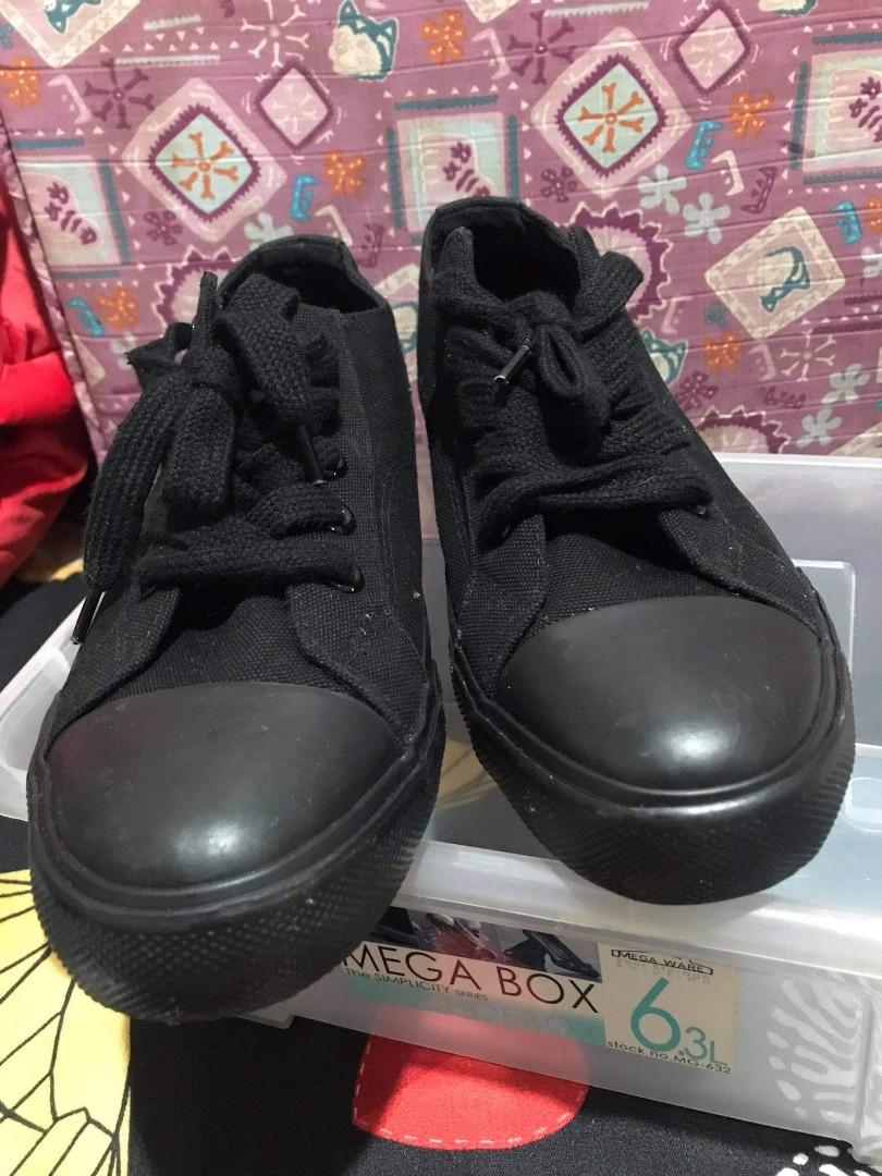 Black sneaker (Category: Sneakers) located in Manila. Submitted by mallows__ (Listing ID 1065307744, Image 3). Description: Rush sale black sneaker bought at payless store. Used once in good condition..