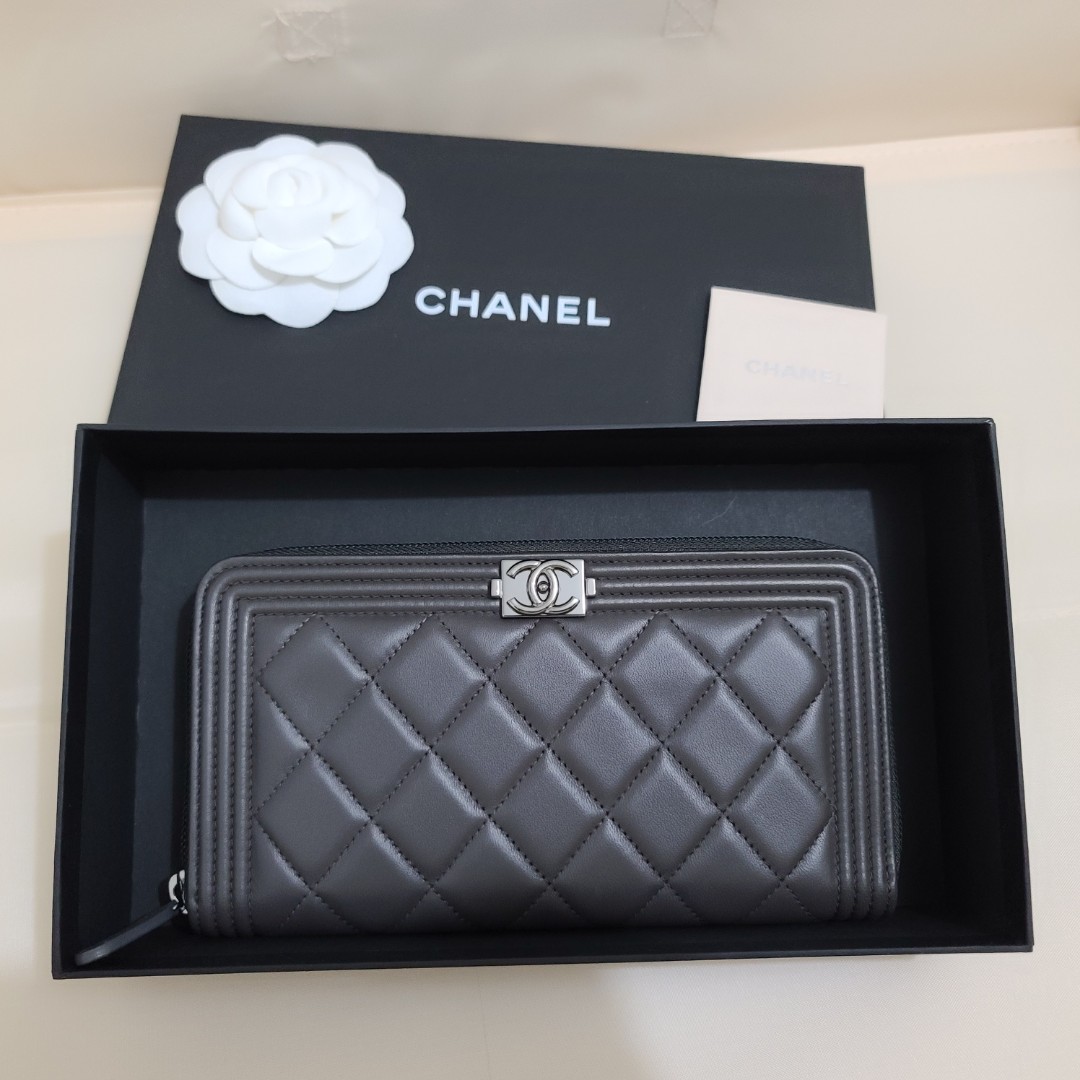 Boy Chanel long zipped wallet 100 new 100 real