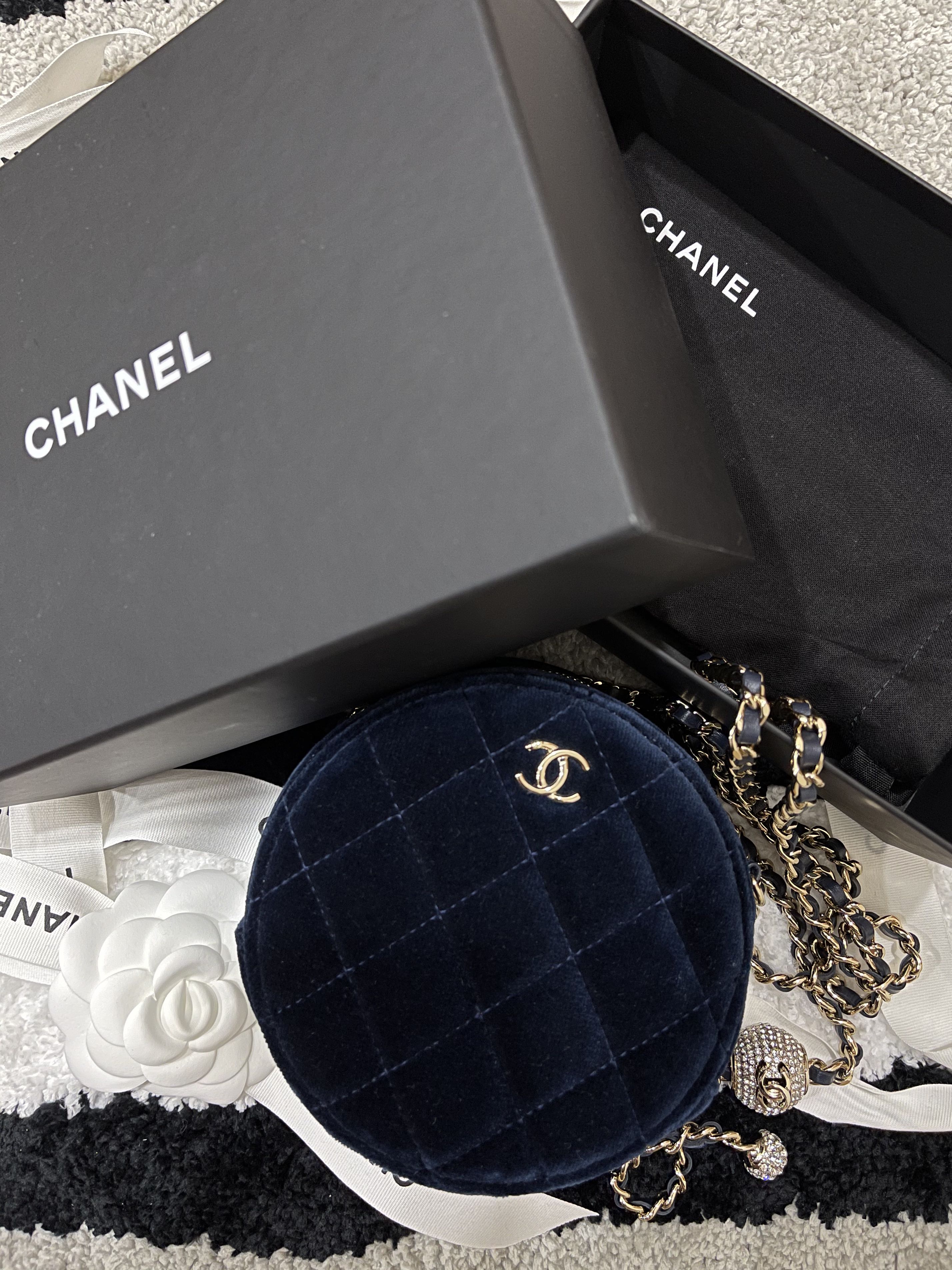 Chanel Velvet ‘Pearl Crush’ Mini Round Bag (Autumn 2020), Luxury, Bags ...