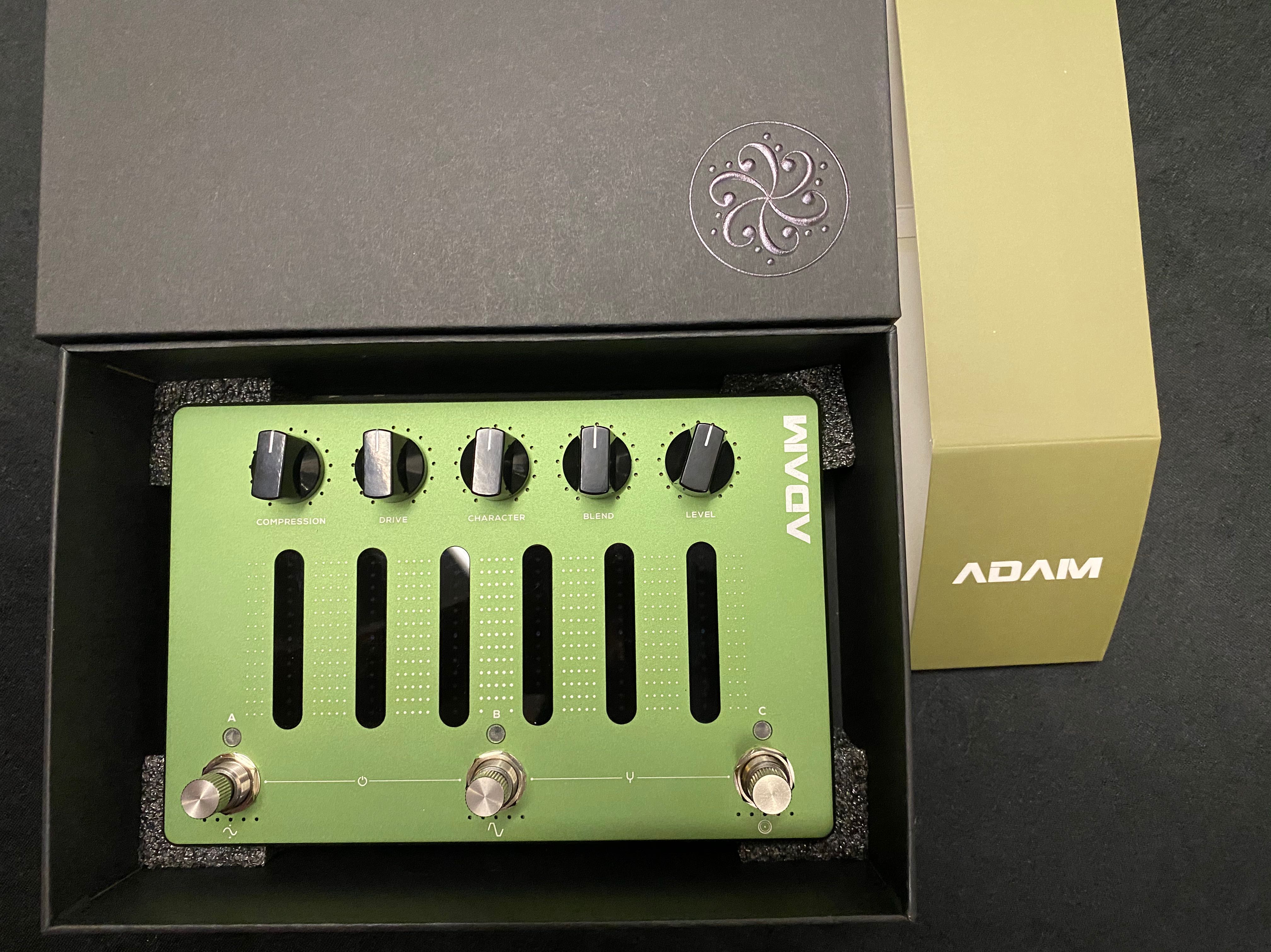 Darkglass Electronics ADAM distortion machine bass pedal, Hobbies