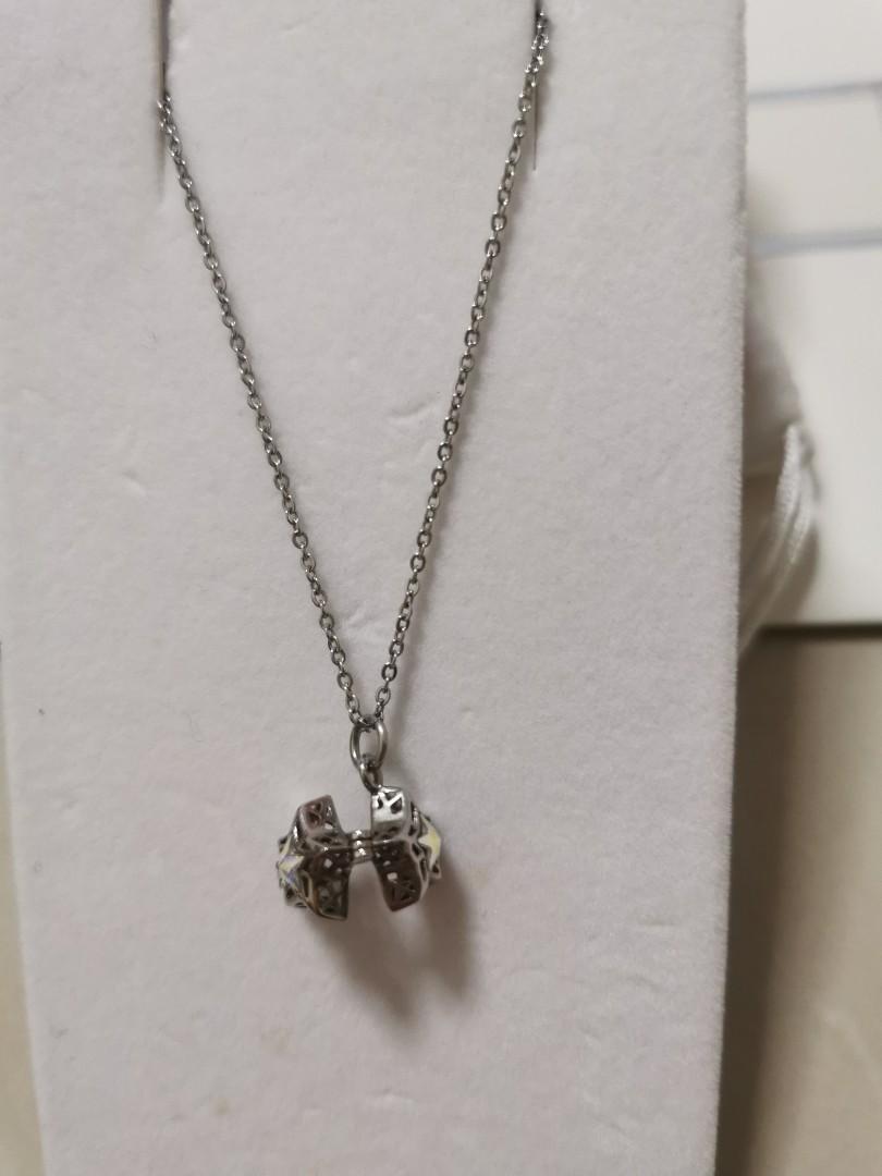 Dearest Grace Diffuser Necklace (Category: Necklaces) located in Singapore. Submitted by rockz889 (Listing ID 1065254348, Image 5). Description: Brand new dearest grace diffuser necklace Official website selling HKD598 = SGD102 No box for this necklace Get what you see.