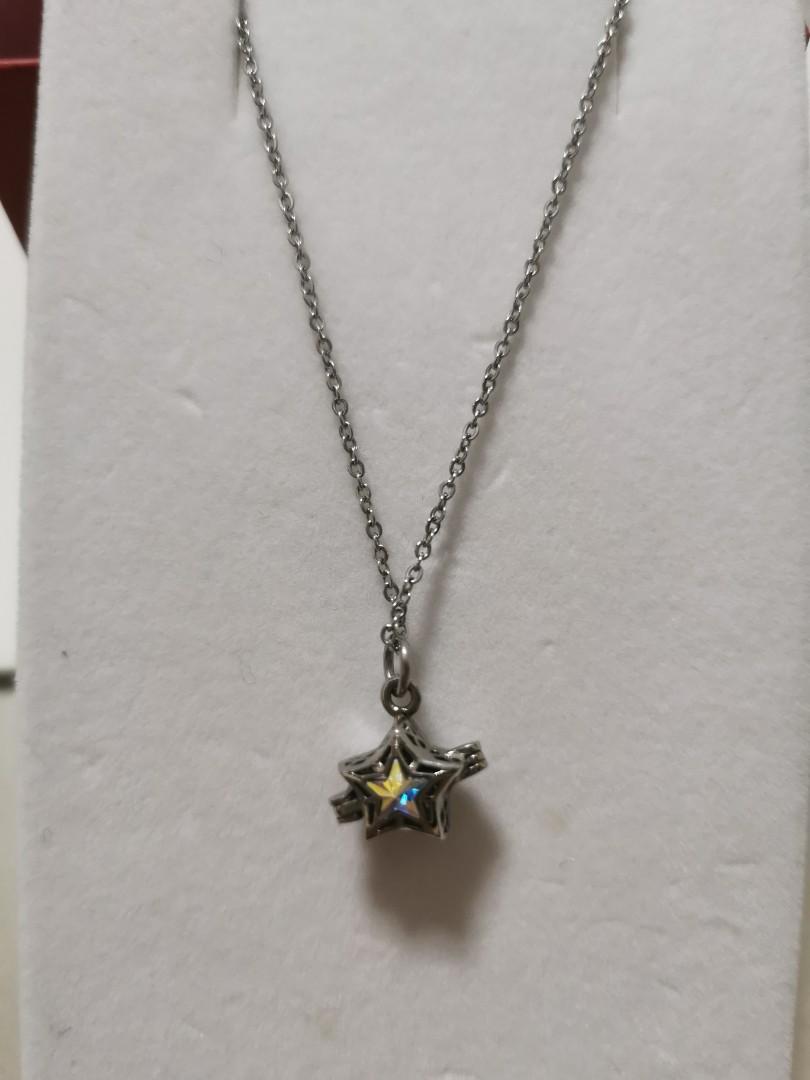 Dearest Grace Diffuser Necklace (Category: Necklaces) located in Singapore. Submitted by rockz889 (Listing ID 1065254348, Image 3). Description: Brand new dearest grace diffuser necklace Official website selling HKD598 = SGD102 No box for this necklace Get what you see.