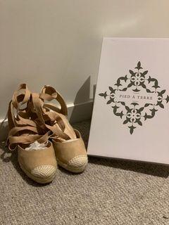 Espadrille creme wedges