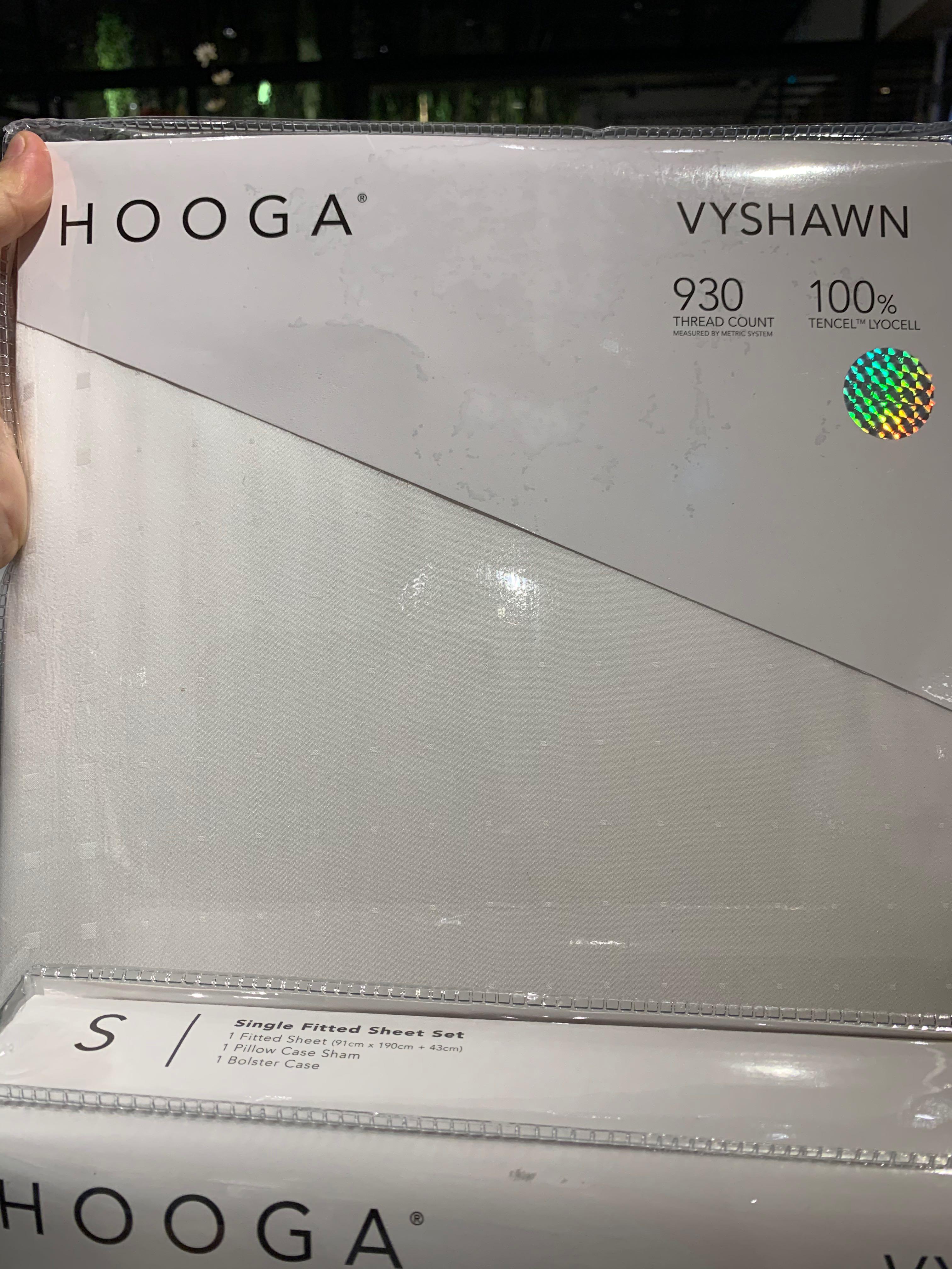 Hooga Vyshawn bolster case, Everything Else on Carousell