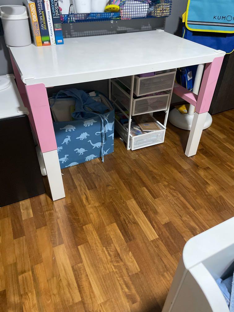 Ikea pahl desk deals pink