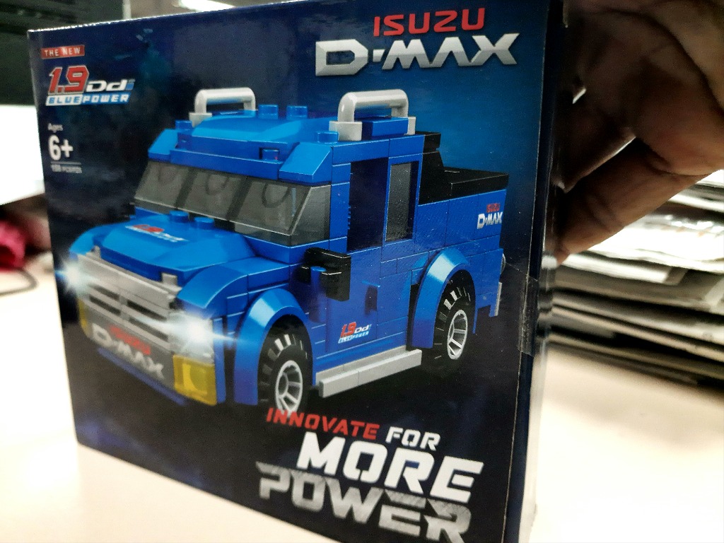 Lego deals isuzu truck