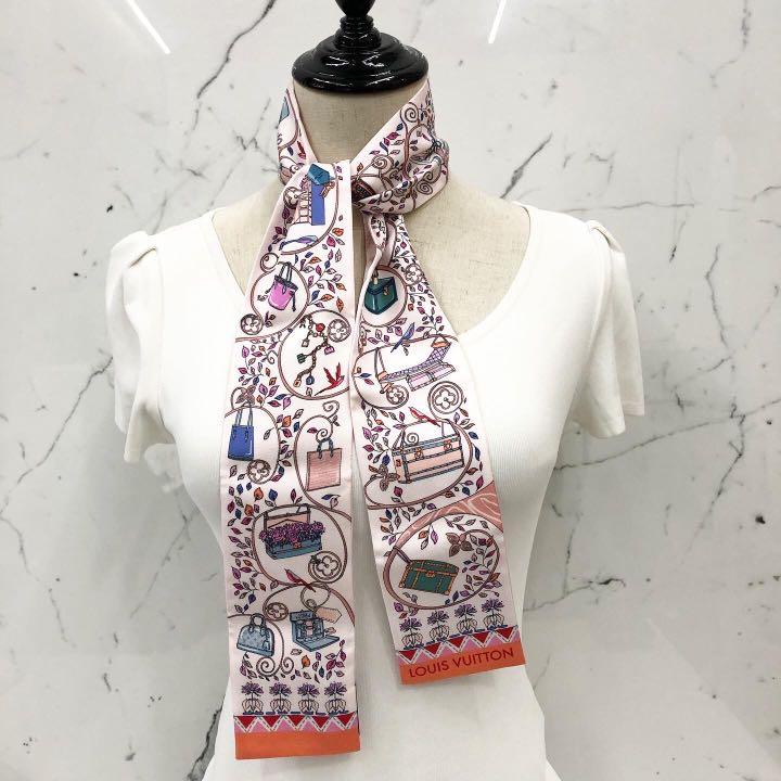💯 AUTHENTIC LOUISE VUITTON Reversible Scarf, Luxury, Accessories on  Carousell