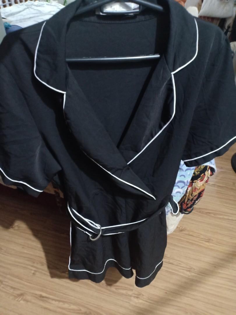 M BLACK ROMPER (Category: Rompers) located in Morong. Submitted by lapreloved28 (Listing ID 1065270806, Image 2). Description: good quality fabric with lipstick stain at the back seen last pic..