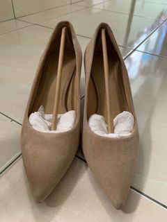 (Category: ) located in . Submitted by allywardrobex (Listing ID 1065133516, Image 1). Description: .