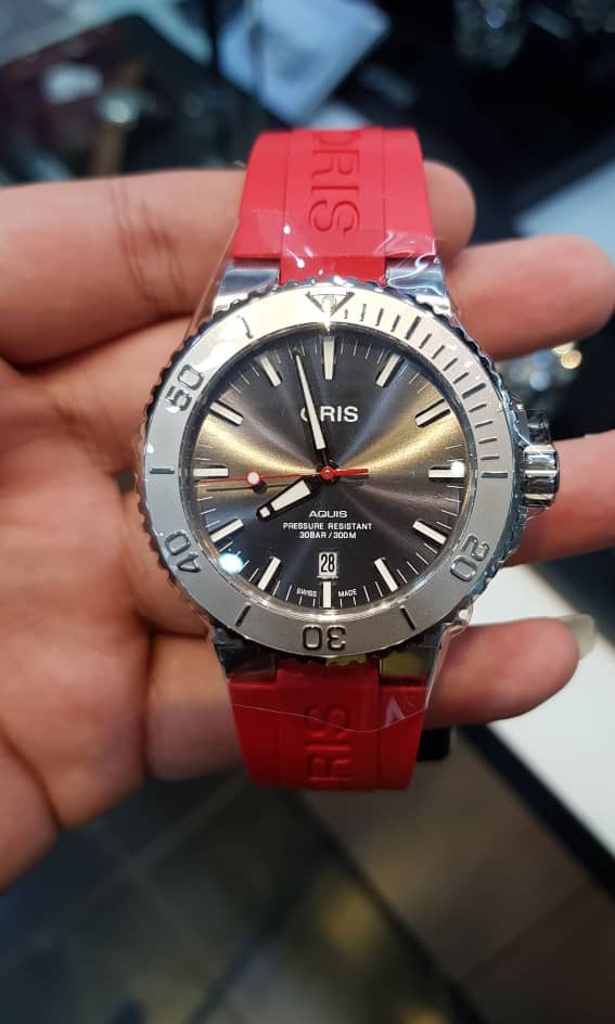 Oris Aquis Date Relief 43.5mm