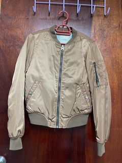 (Category: ) located in . Submitted by preloved_stuff8787 (Listing ID 1065324188, Image 1). Description: .