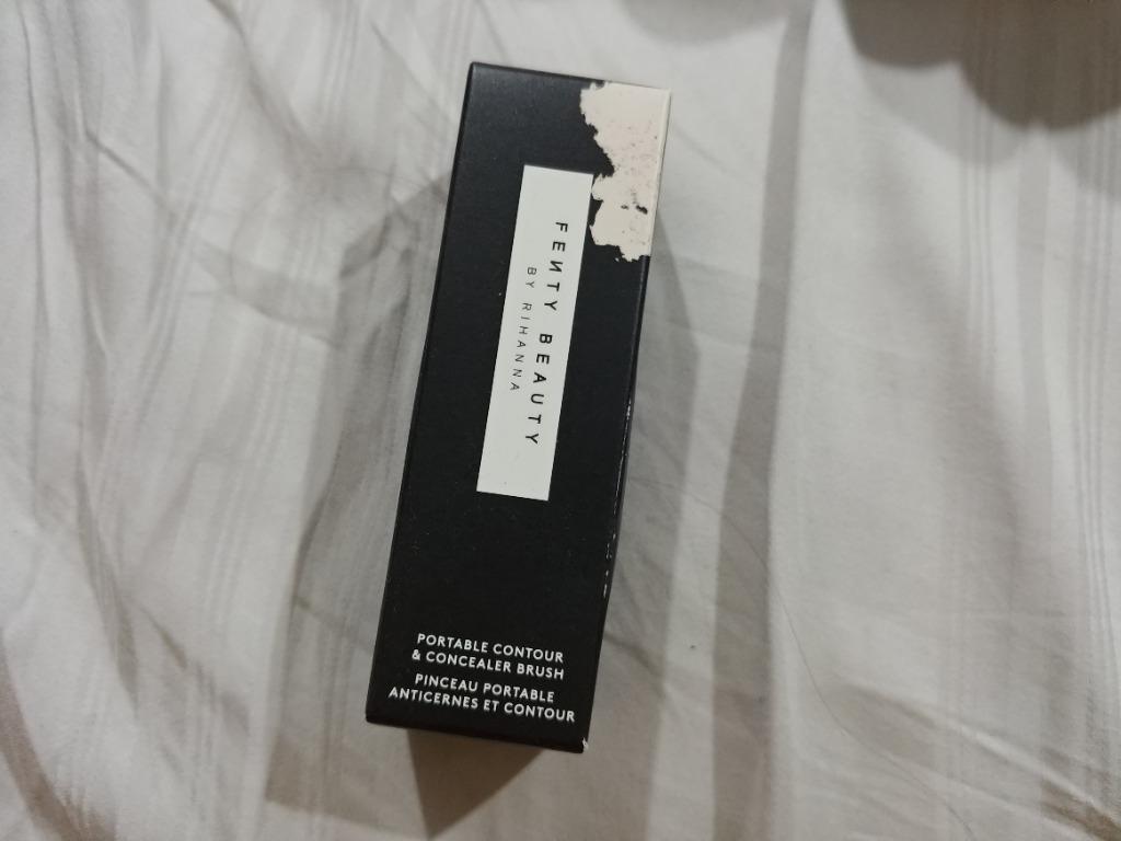 fenty beauty portable contour & concealer brush 150