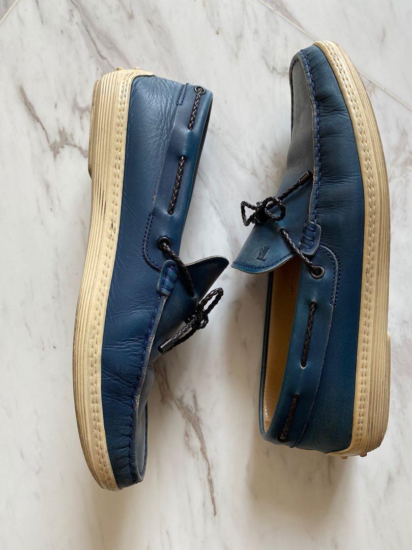 Tod's boat shoes store