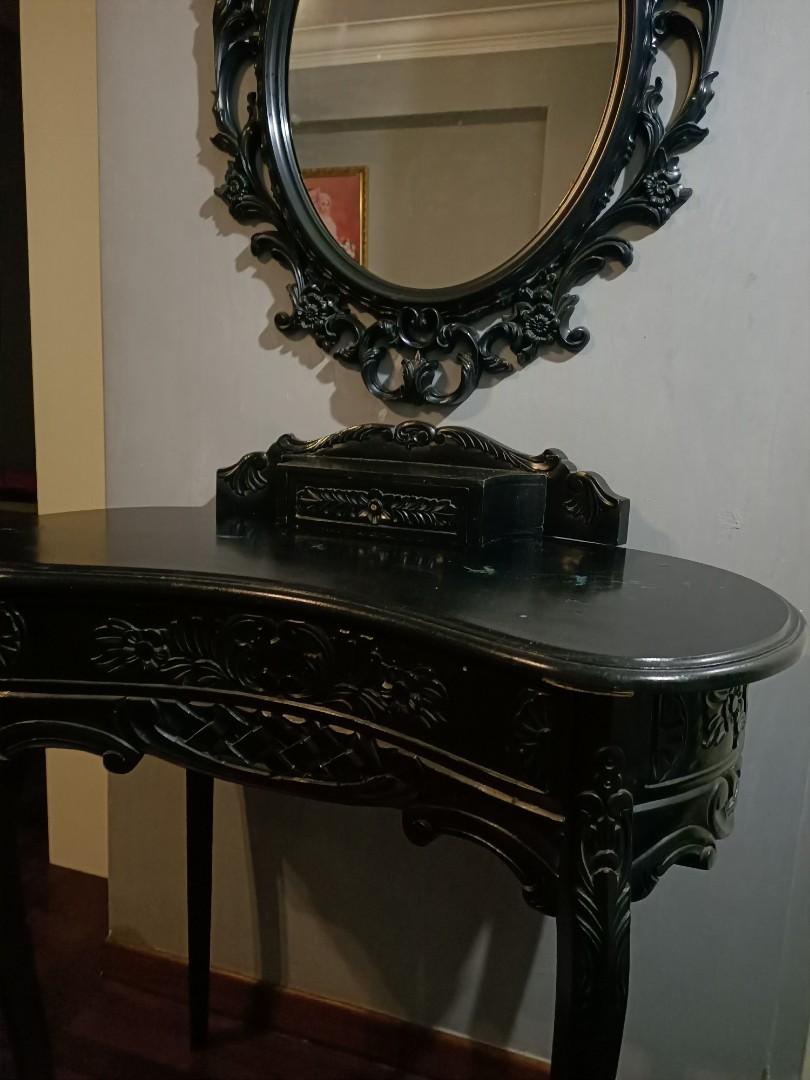 Vanity Table (Category: Tables & Sets) located in Singapore. Submitted by naelofar (Listing ID 1065261710, Image 3). Description: vanity table has drawer to place ur essentials.