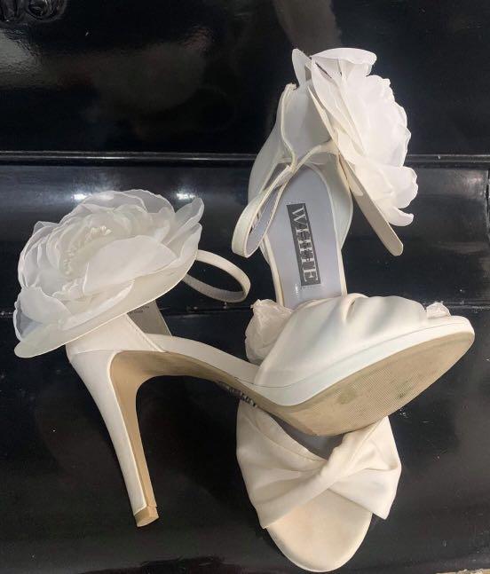 Vera wang white heels best sale