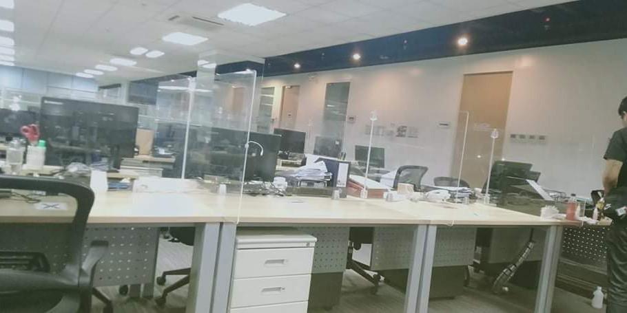 acrylic table shield barrier furniture home living home improvement organization home improvement tools accessories on carousell