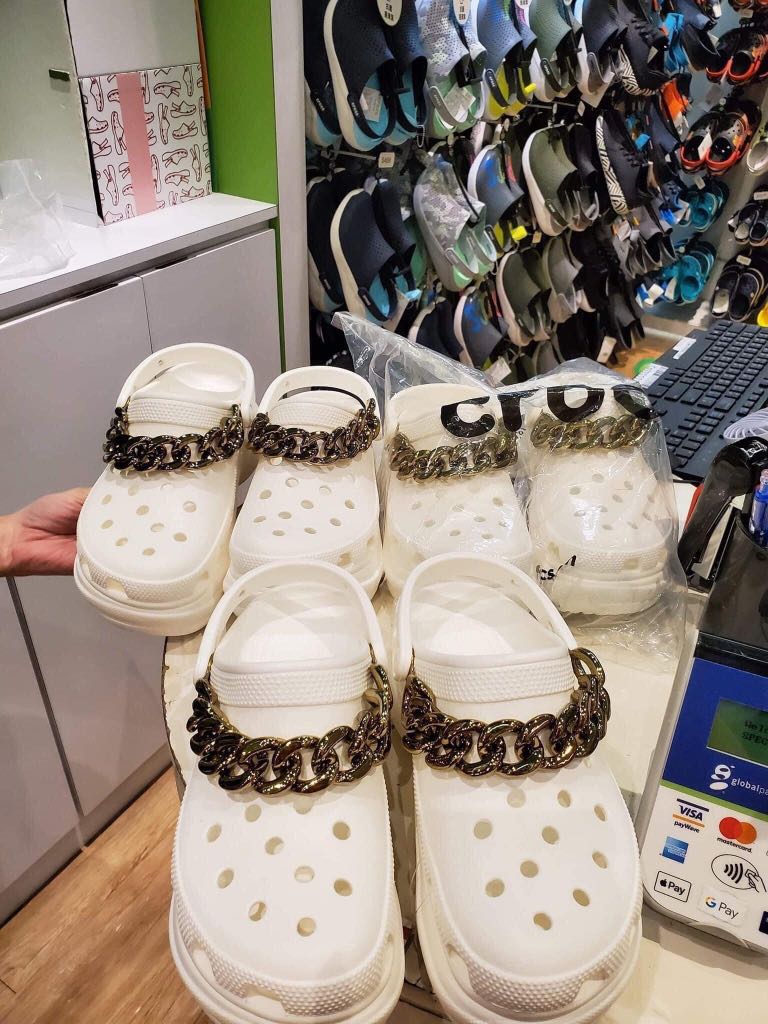 Crocs bae clog store outfit