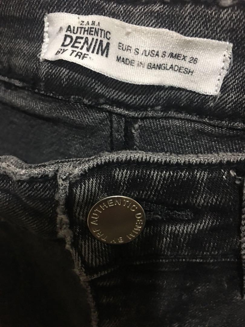 Black denim skirt (zara) (Category: Skirts) located in Caloocan City. Submitted by acens (Listing ID 1065467261, Image 1). Description: Fits 25-27.