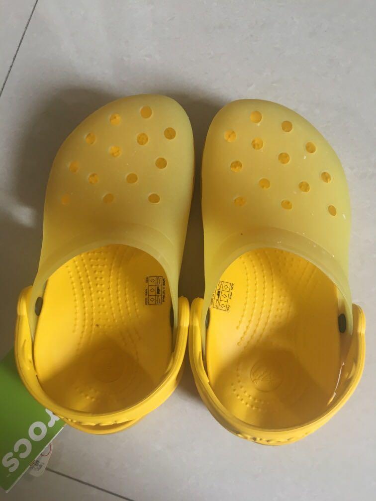 yellow crocs size 7