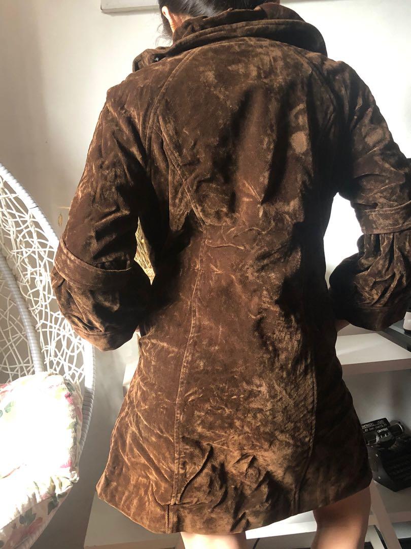 Brown Coat (Category: Coats, Jackets and Outerwear) located in Quezon City. Submitted by maydeclutters (Listing ID 1065423322, Image 3). Description: Semi-suede cloth Chocolate brown color No flaw Fits small to medium Items are preloved, please manage your expectations.