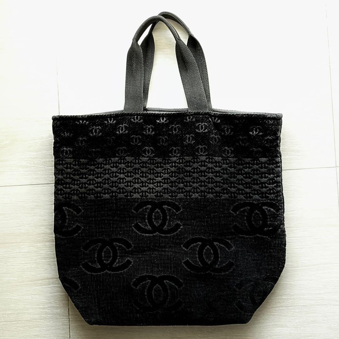 Lot - A Chanel terry cloth CC beach tote