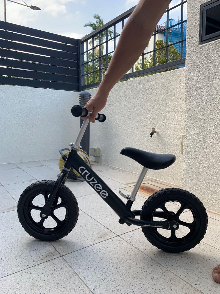 Cruzee Balance Bike Black