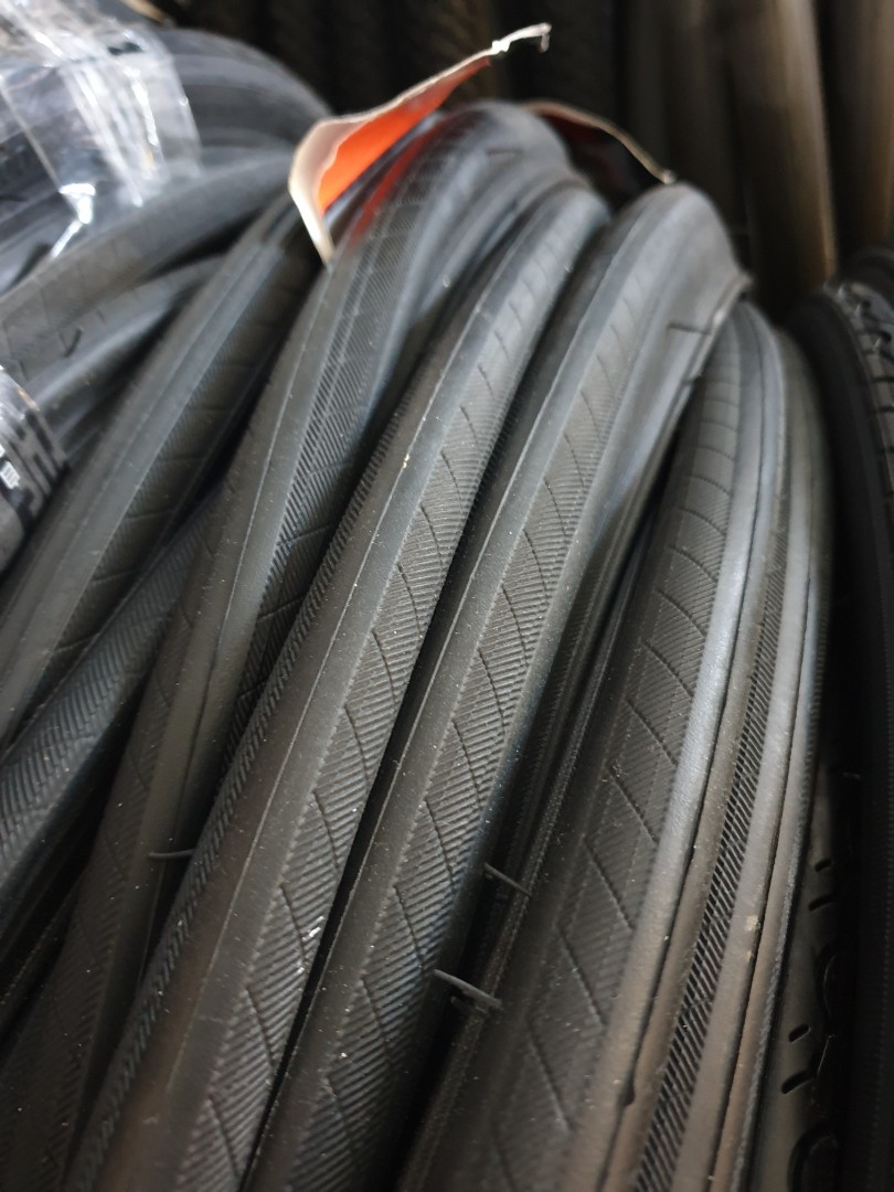 CST Road bike Tires 700c x 25 C1761S, Sports Equipment, Bicycles