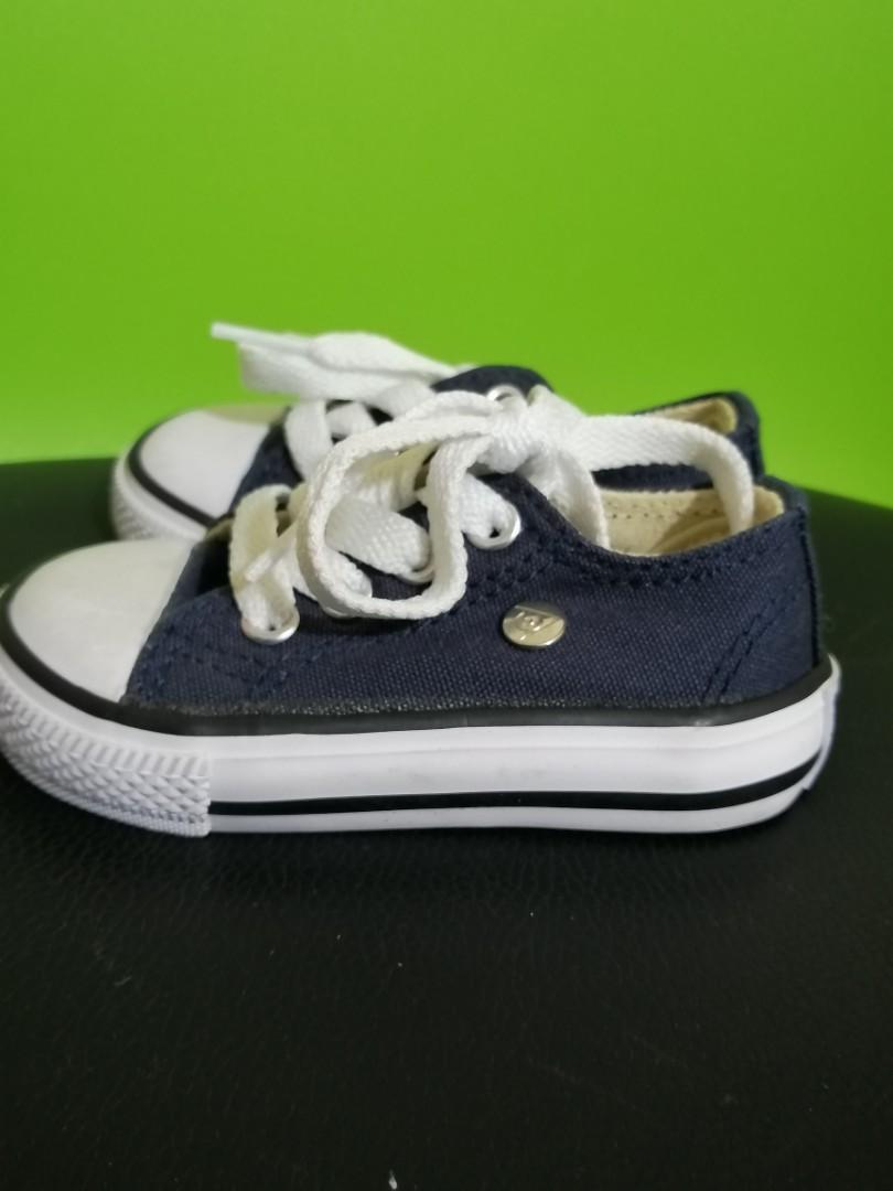Dunlop Size 4 Baby Shoes