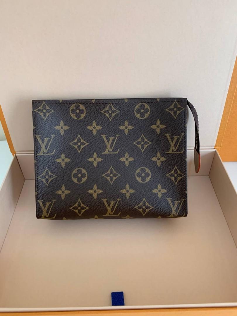 LV Toiletry Pouch sz 19, Barang Mewah, Tas \u0026 Dompet di Carousell