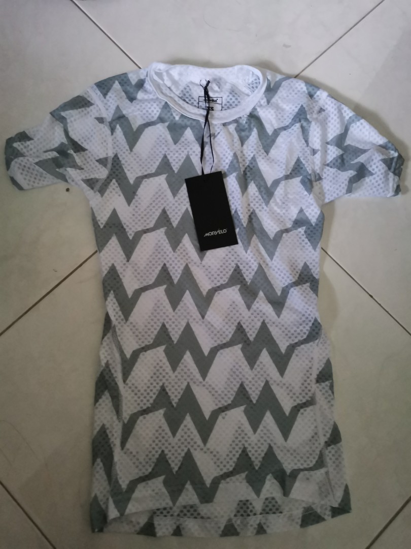Morvelo Kuler Base Layer Men s XS Sports Equipment Sports Games Water Sports on Carousell