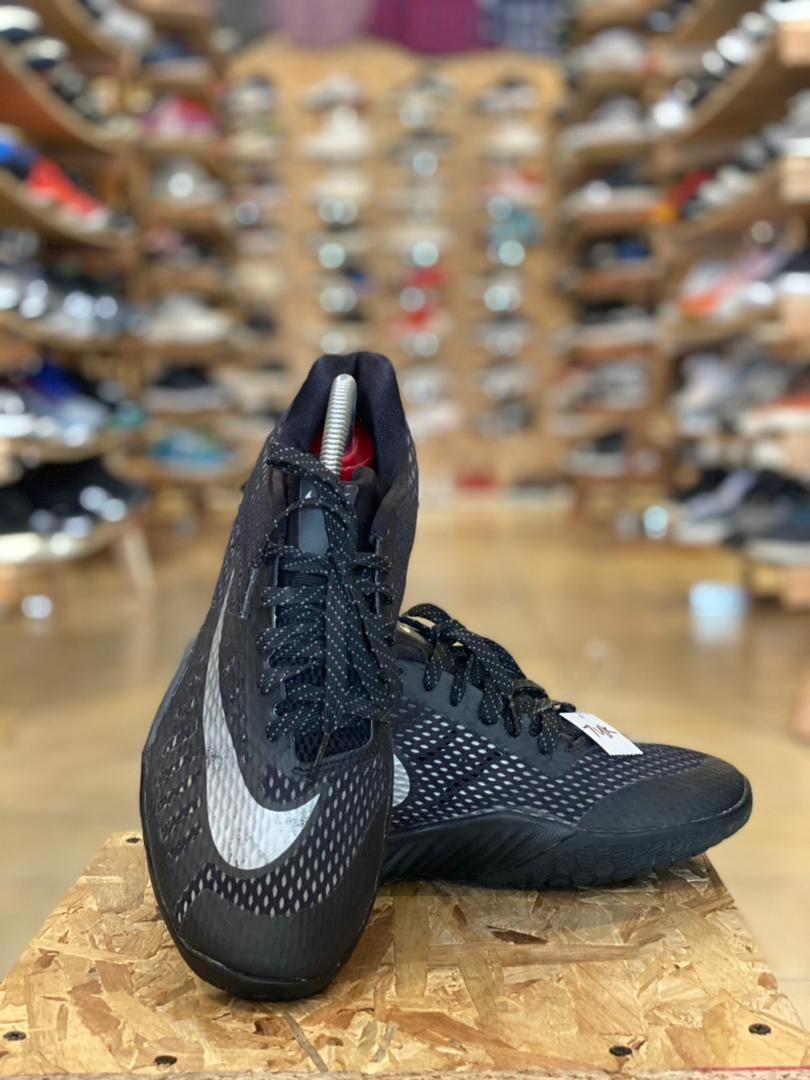 Nike hyperlive cheap black