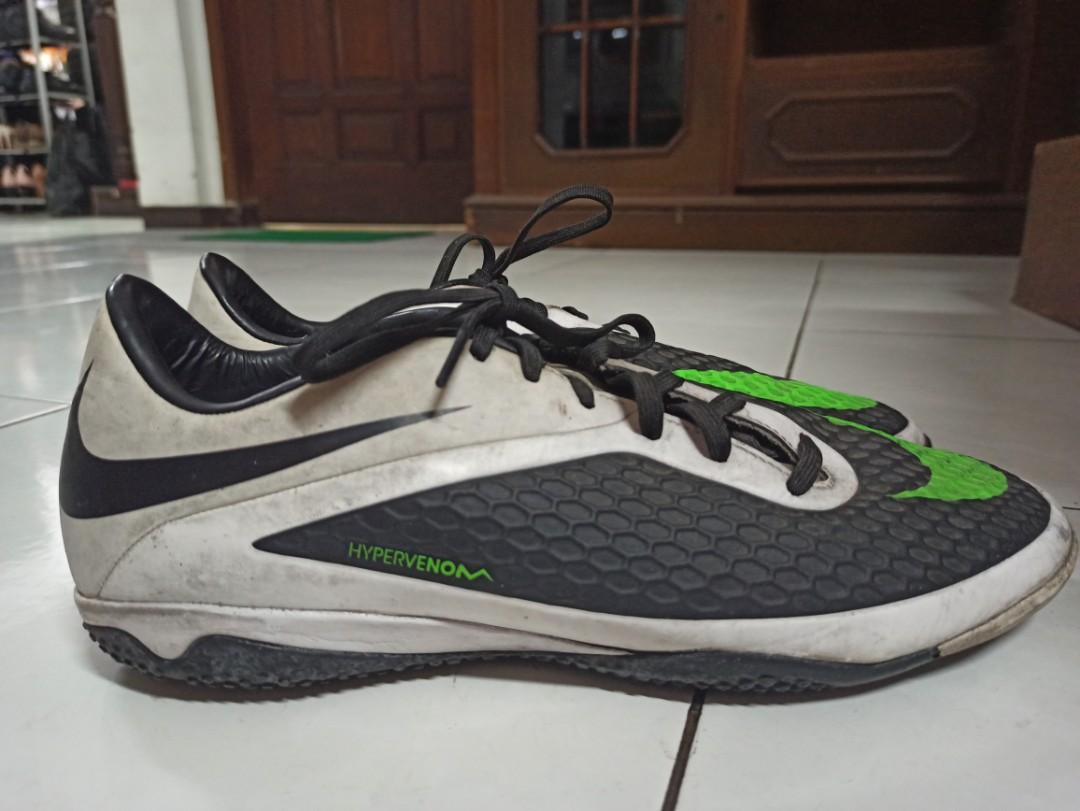 Nike Hypervenom ukuran 44.5, Olah Raga, Baju Olahraga di Carousell