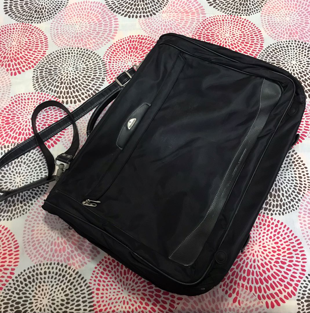 Samsonite Suit Carry On Garment Bag (2), Hobbies & Toys, Travel, Travel