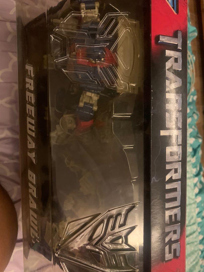 Screen Battle Transformers Freeway brawl optimus prime (Category: Action & Battle Toys) located in Taguig. Submitted by fierceflower_a851fd (Listing ID 1065329901, Image 3). Description: Transformers Screen Battle Optimus vs Bonecrusher For sale : 2,000 pesos from 2,400 pesos MISB Location: Taguig area, can do transactions via lalamove/ mr speedy .