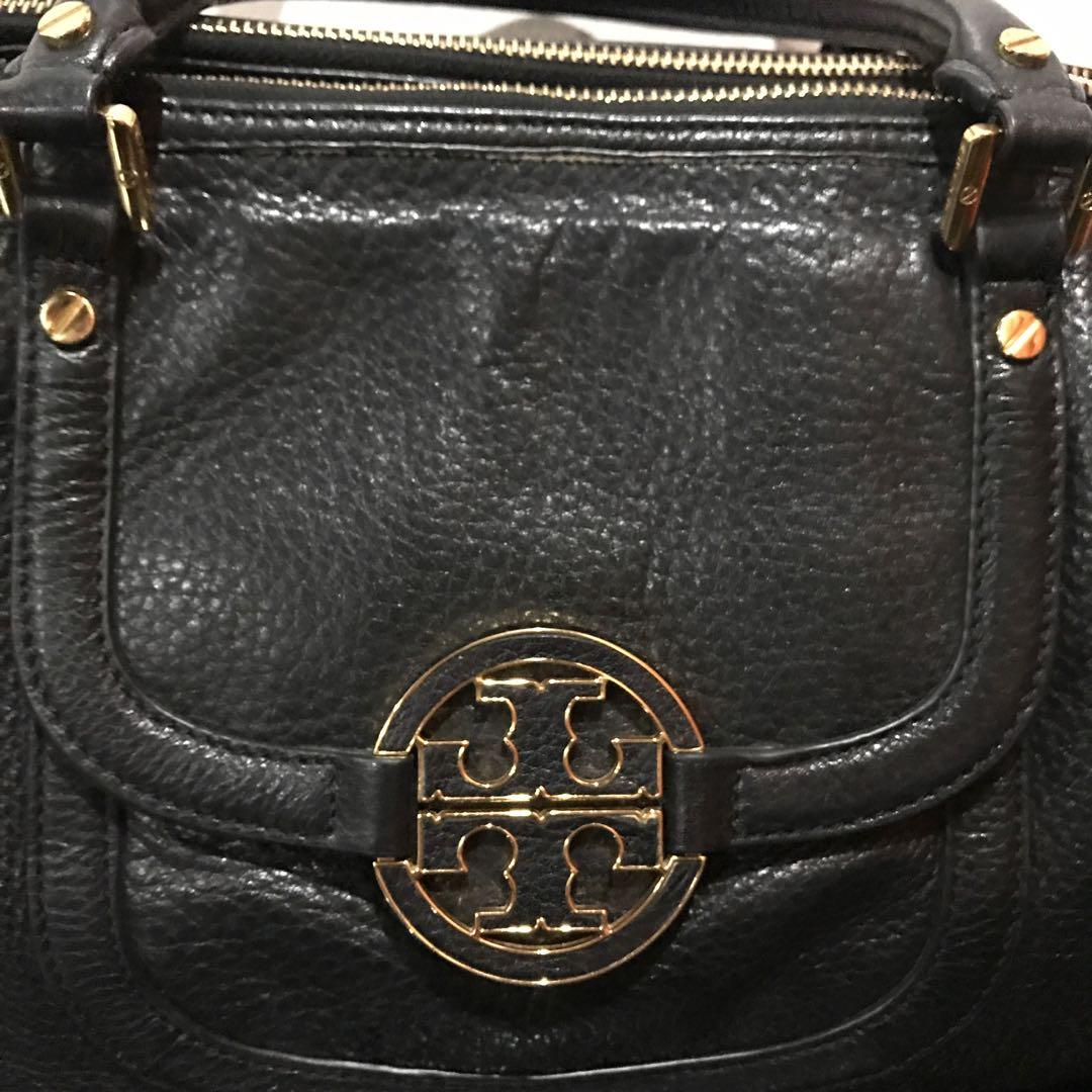 TORY BURCH (Category: Luxury Bags & Wallets) located in Manila. Submitted by nicefab (Listing ID 1065504982, Image 2). Description: TORY BURCH Black, Gold Hardwares In Good Condition Flaw: last pic, watermarks(konting linis lang sa loob) .