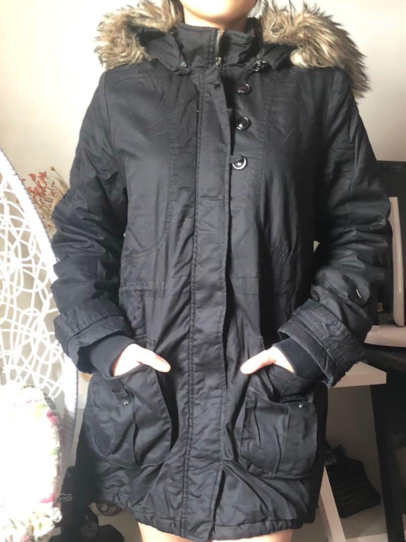 Winter Jacket (Category: Coats, Jackets and Outerwear) located in Quezon City. Submitted by maydeclutters (Listing ID 1065425124, Image 3). Description: Thick cloth W/ detachable fur Fits small to large frames Adjustable waist drawstring.